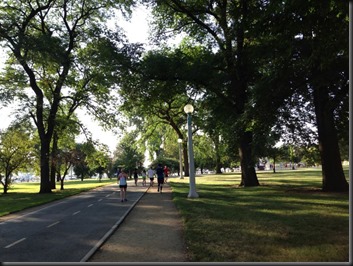 Zooma_lake front path